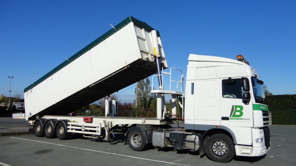 Camion benne grand volume