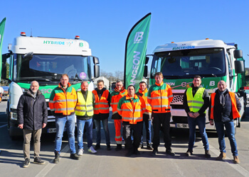 Photo camion hybride électrique Brangeon - chauffeur et salariés